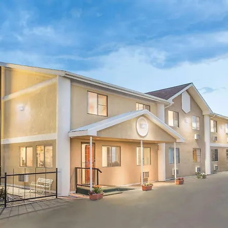 Super 8 By Wyndham Riverton-3