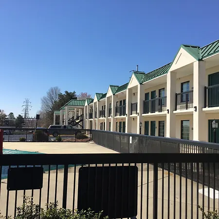 Quality Inn & Suites Hanes Mall-2
