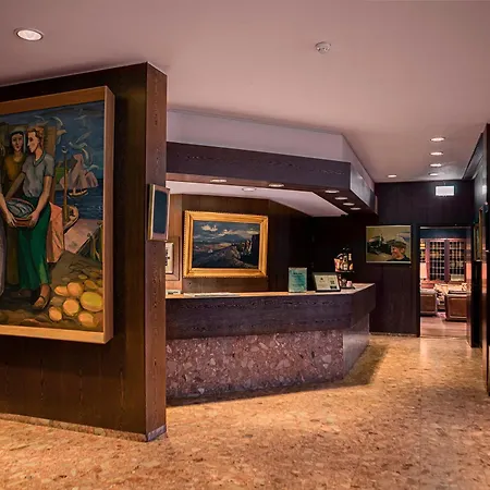 Hotel Holt - The Art Hotel-3