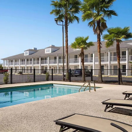 Baymont By Wyndham Kingsland-3