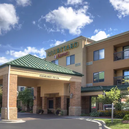 Courtyard By Marriott Traverse City-3