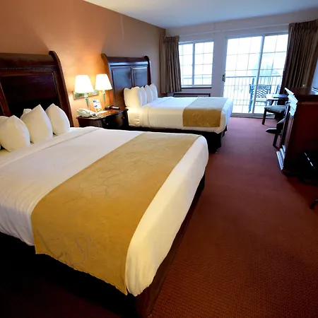 Crown Choice Inn & Suites Lakeview And Waterpark-3