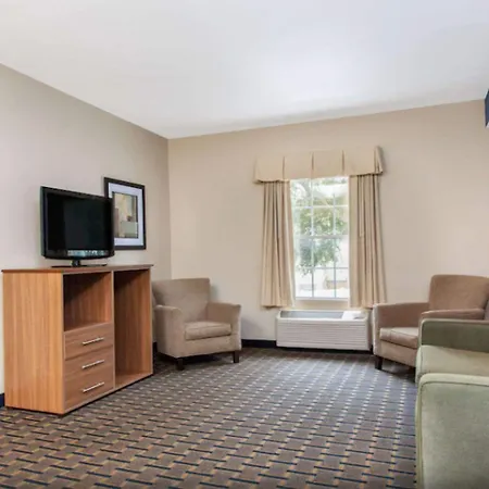 Baymont By Wyndham Jacksonville/Butler Blvd-3