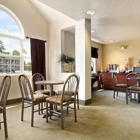Microtel Inn & Suites Marianna-3