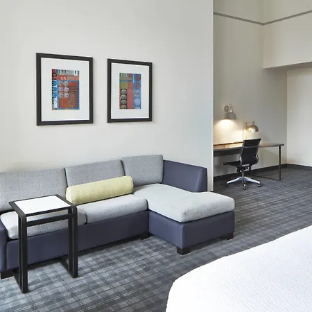 Residence Inn Milwaukee Downtown-3