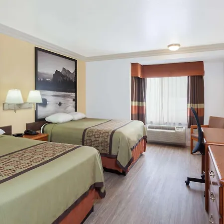 Super 8 By Wyndham Santa Clarita/Valencia-2