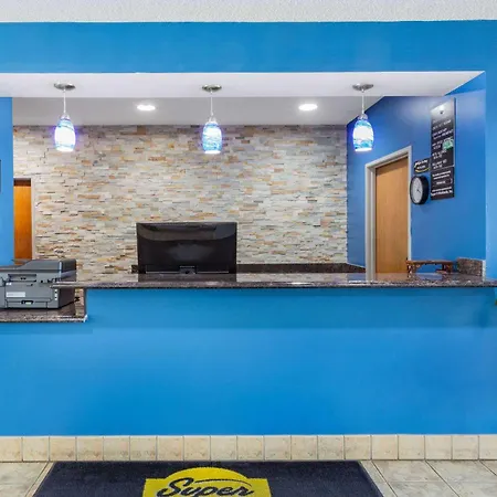 Super 8 By Wyndham Kokomo-3