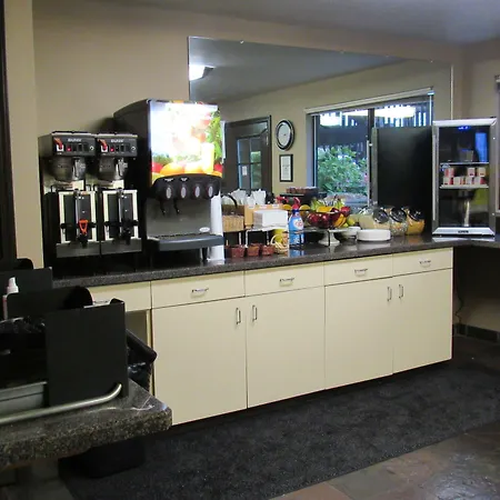 Pepper Tree Inn-3