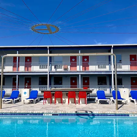 Sea And Breeze Hotel And Condo-2