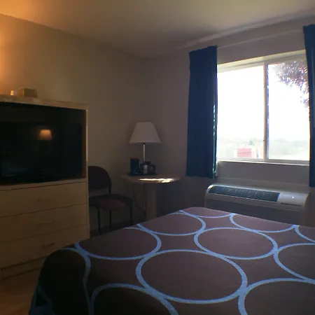 Super 8 By Wyndham Canandaigua-3