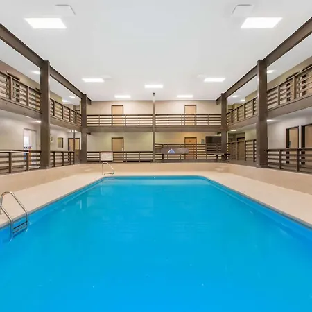 Surestay Plus Hotel By Best Western Grand Island-3