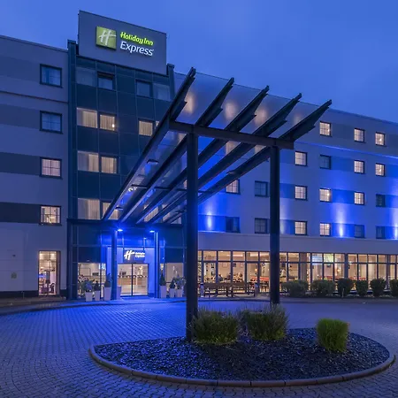 Holiday Inn Express Frankfurt Airport By Ihg-3