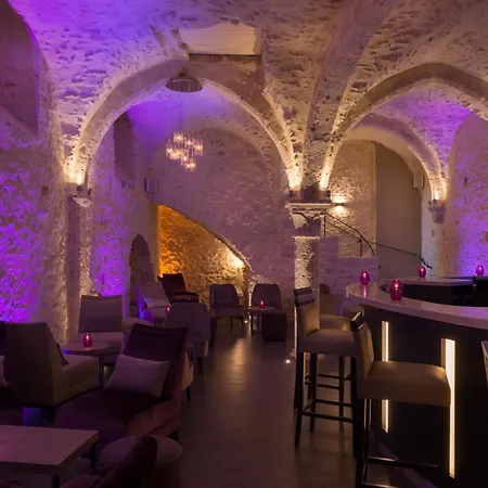 Hôtel Aux Vieux Remparts, The Originals Relais-2