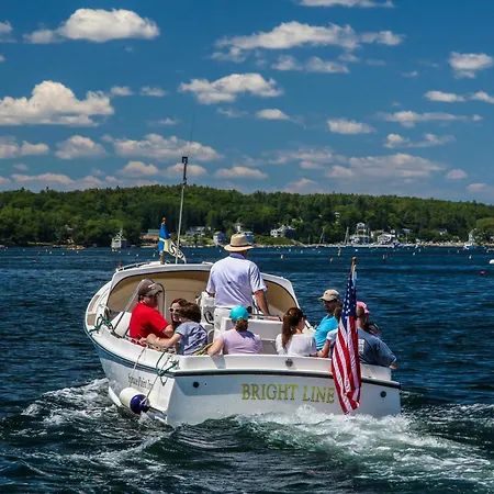 Spruce Point Inn Resort And Spa-2