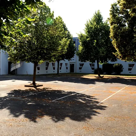 Welcomotel Les Mureaux-3