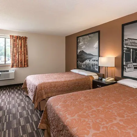Super 8 By Wyndham Madison-3