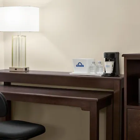 Days Inn By Wyndham Philadelphia Convention Center-3
