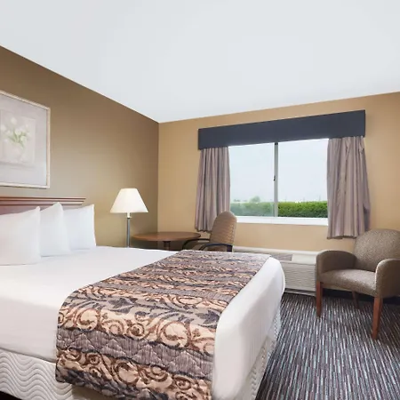 Baymont By Wyndham Columbus/Rickenbacker-3