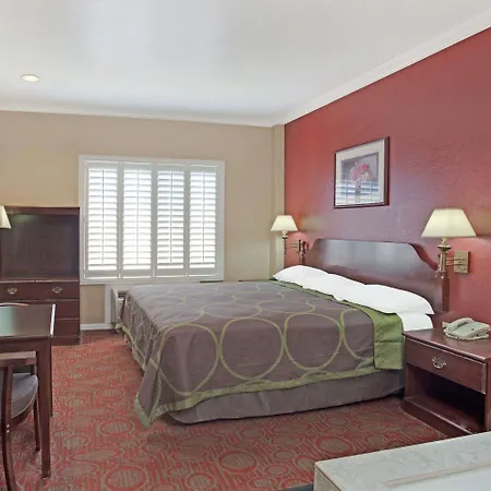 Super 8 By Wyndham North Hollywood-2