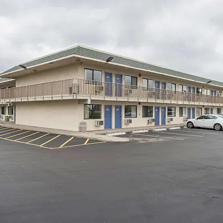 Motel 6 Kansas City, Mo - Airport-3