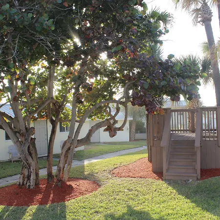 Shoreline Suites & Cabana Cottages - Beachfront-2