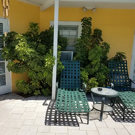 Alexander Palms Court - No Hidden Resort Fees!-3