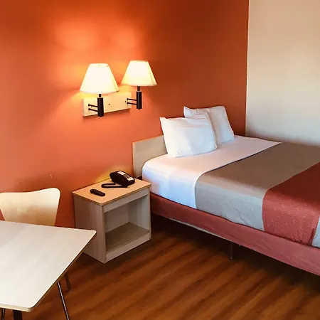 Travelodge By Wyndham Madison Heights Mi-3