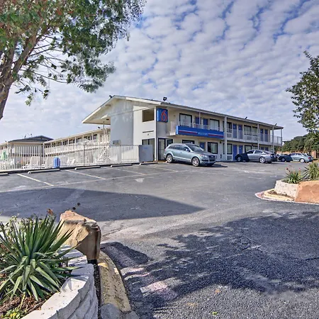 Motel 6 Denton, Tx - Unt-2