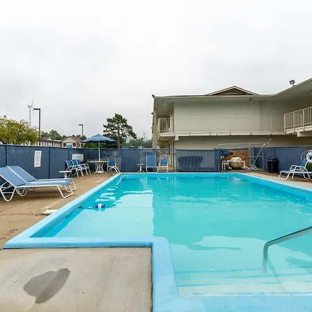 Days Inn By Wyndham New Philadelphia-2