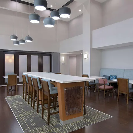 Hampton Inn Fayetteville-3