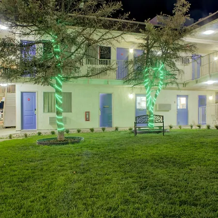 Travelodge By Wyndham Miles City-2