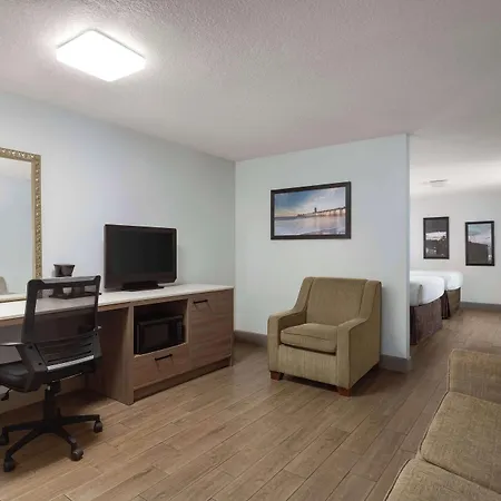 La Quinta By Wyndham Oceanfront Daytona Beach-3