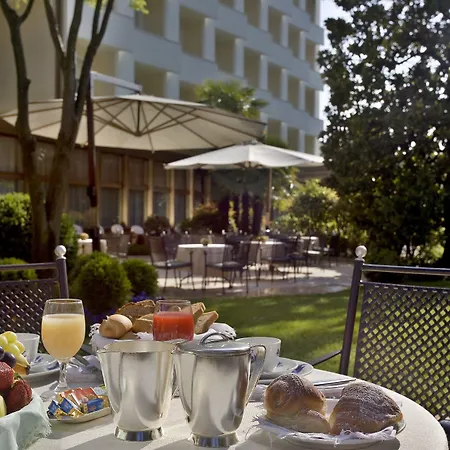 Hotel Bristol Buja-3