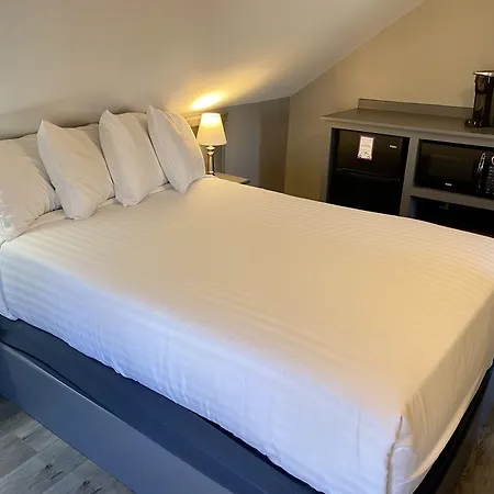 Captain Wohlt Inn-3