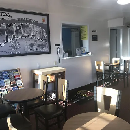 Super 8 By Wyndham Evanston-2