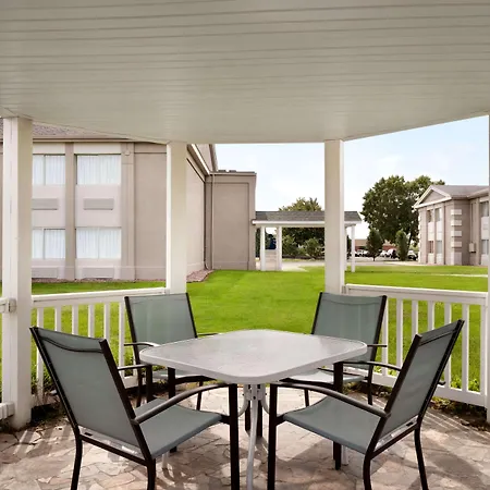 Super 8 By Wyndham Des Moines-2