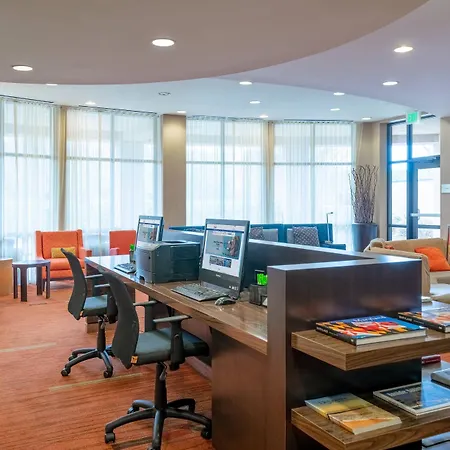 Courtyard By Marriott Salisbury-2