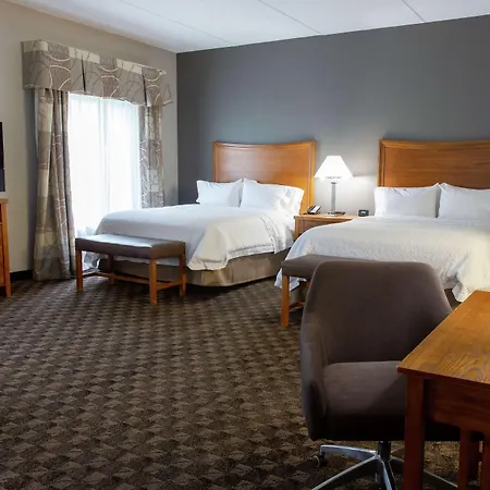 Hampton Inn & Suites Chesapeake-Square Mall-2