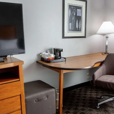 Hampton Inn & Suites Chesapeake-Square Mall-3