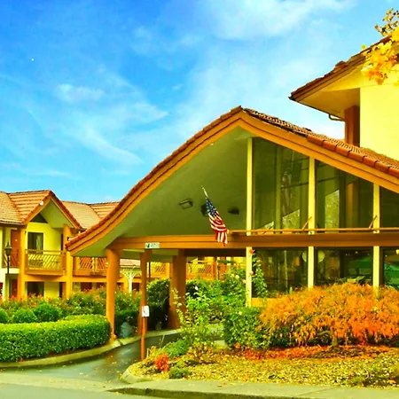 Super 8 By Wyndham Downtown Gatlinburg At Convention Center-2