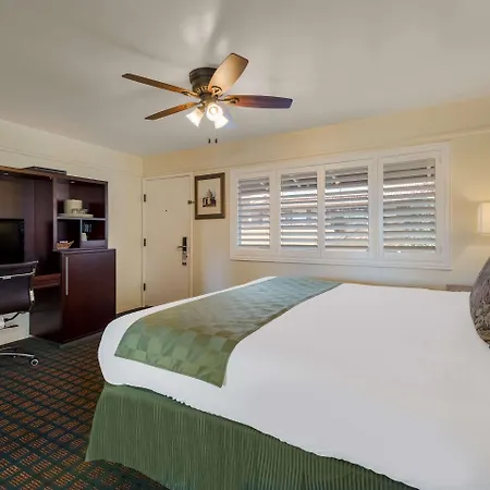 Clarion Collection Carmel Oaks Inn-2