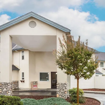 Super 8 By Wyndham Cloverdale Wine Country-2