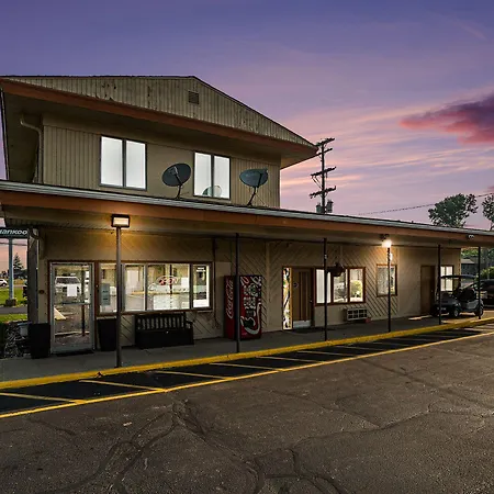 Great Lakes Inn & Suites-2
