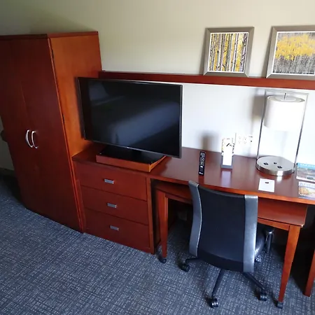 Courtyard By Marriott Madison West / Middleton-3