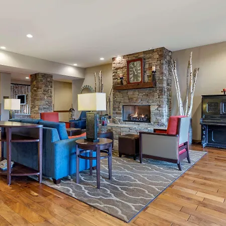 Comfort Inn & Suites Blue Ridge-3