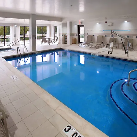 Courtyard By Marriott Fayetteville-2
