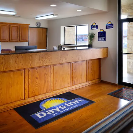Days Inn & Suites By Wyndham Llano-3