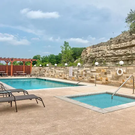 Baymont Inn & Suites By Wyndham Glen Rose-2