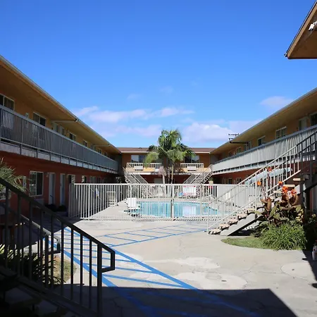 Chateau Inn & Suites-3
