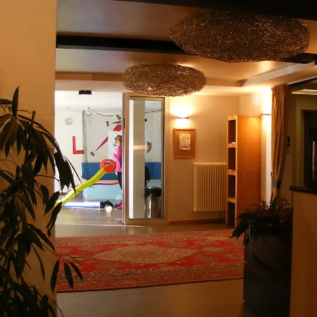 Hotel Dolomiti Chalet-3